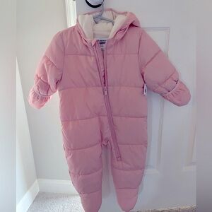 NWT old navy baby snowsuit. 6-12 months